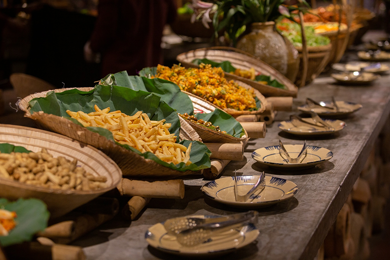 Group Meal Nha Trang Xua